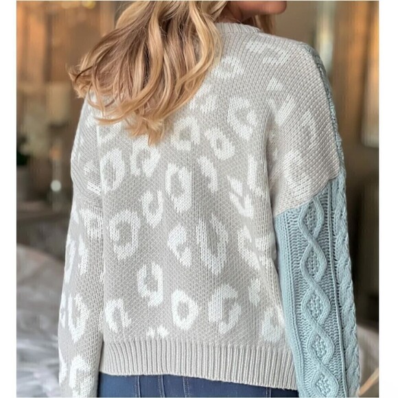 Gilli Cable Knit Blue Gray Color Block Animal Print Oversized Sweater Size Small - Picture 2 of 11